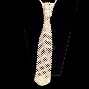 90,s FAUX PEARL NECKTIE